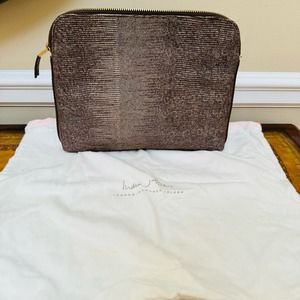 India Hicks Insider Stingray Gecko Brown Leather Clutch with Dustbag NEW